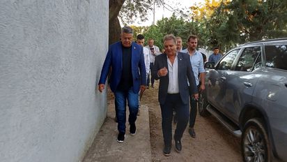 Con la presencia de 