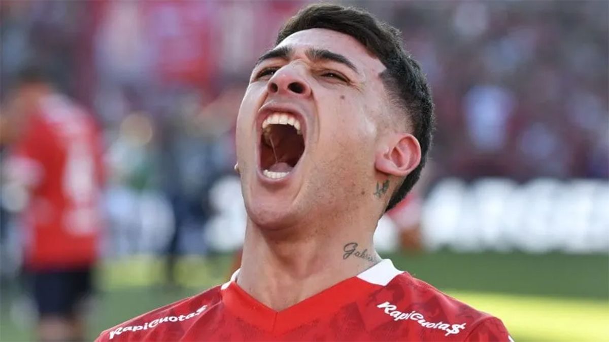 Santiago Montiel anotó un golazo para Independiente ante Independiente Rivadavia por el Torneo Apertura.