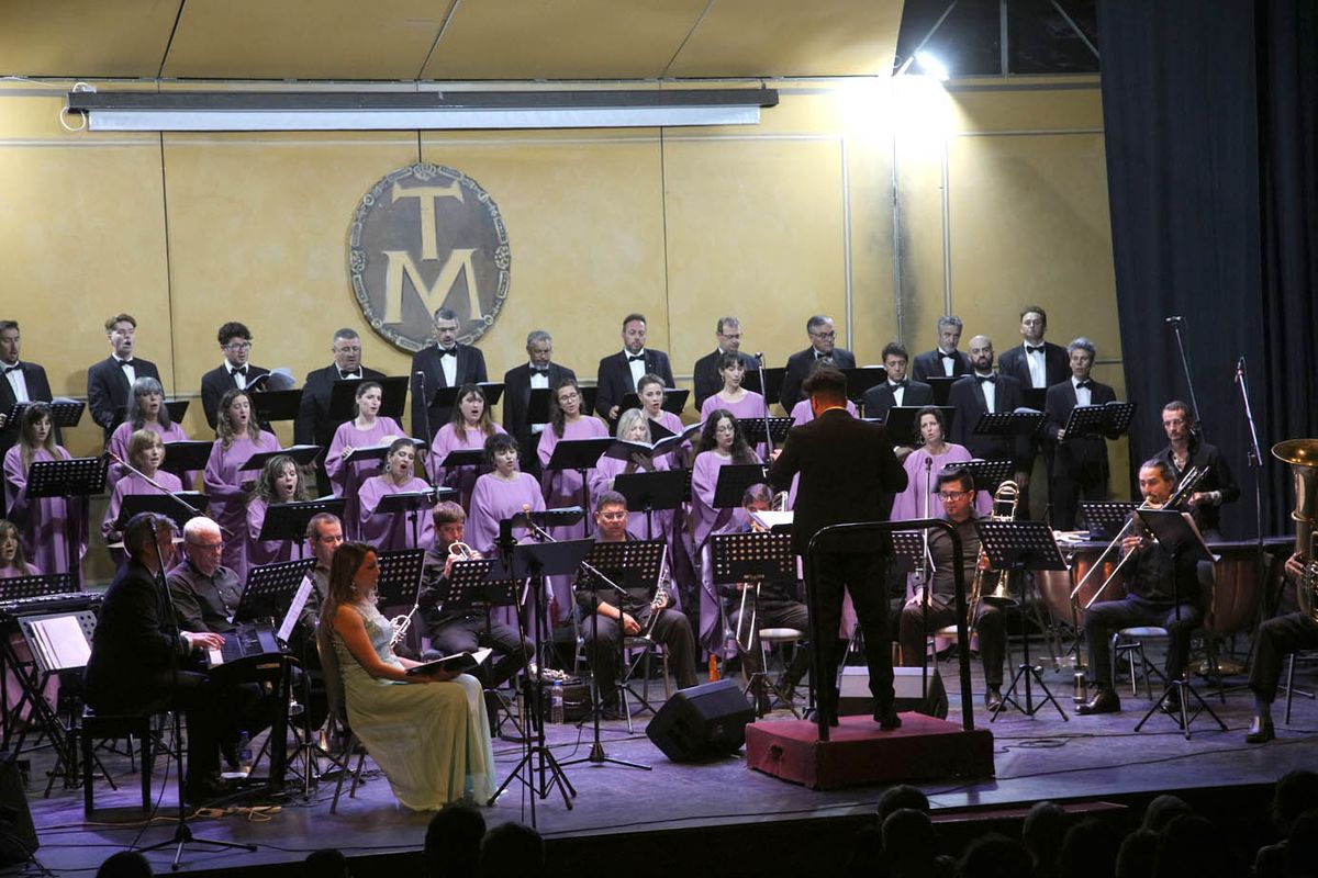 El Coro Polifónico Delfino Quirici celebró sus 90 años. (Fotos: Matías Tambone)