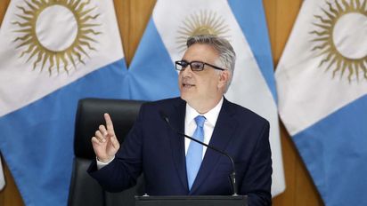 Llaryora pidió pasar a 