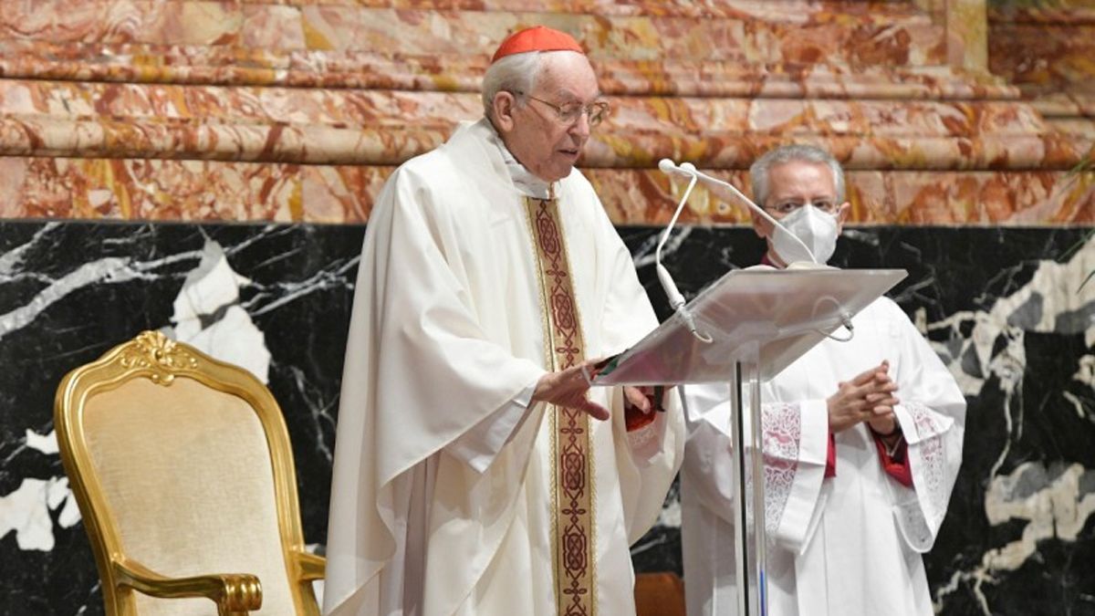 Giovanni Battista Re pidió una oración para poner fin a la pandemia