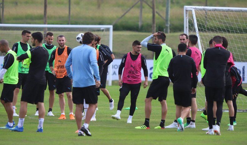 Suárez, Cavani y Godín se entrenaron en Uruguay