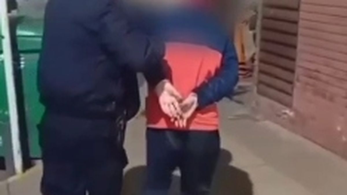 Detuvieron a un hombre que manejaba un auto robado, iba armado y ...