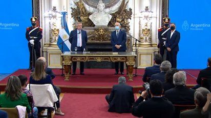 Taiana y Zabaleta asumieron como ministros de Defensa y Desarrollo Social