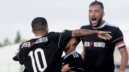 Riestra venció con polémica sobre la hora a Comunicaciones y avanzó en la Copa Argentina