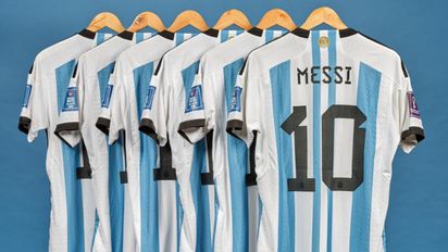 Seis camisetas que vistió Messi en Qatar 2022 fueron subastadas en 7,8 millones de dólares