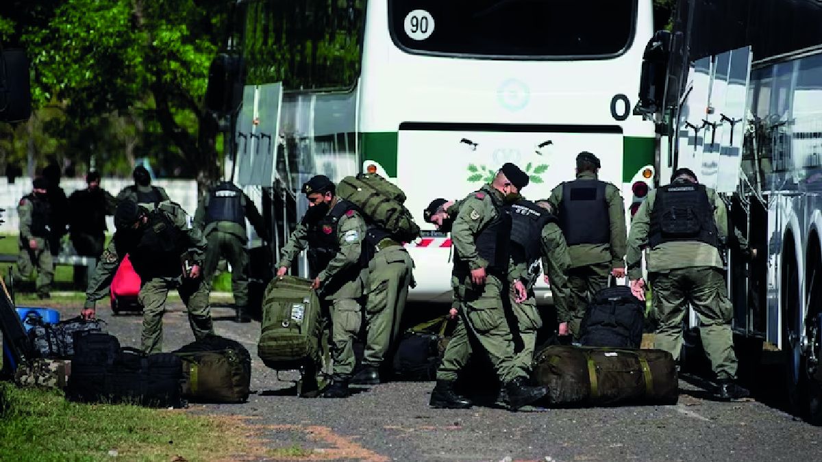 Arrancó el despliegue de gendarmes y policías federales contra narcos en Rosario: detenciones y aplausos de los habitantes