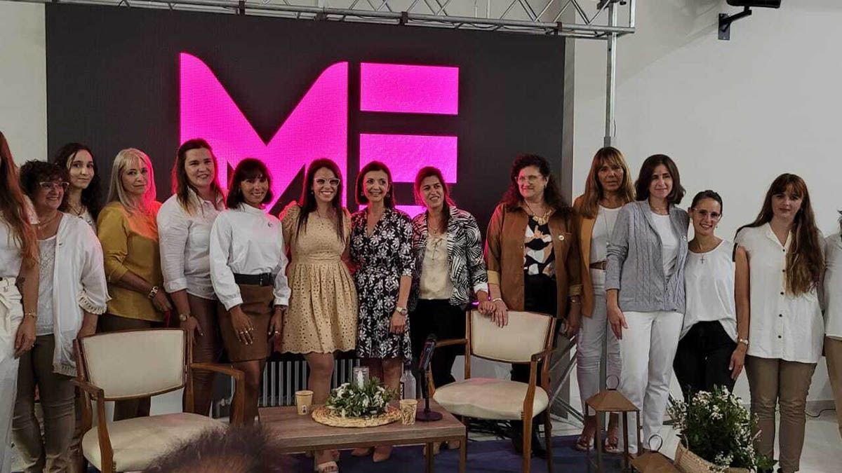 Integrantes de Mujeres Empresarias del Cecis.