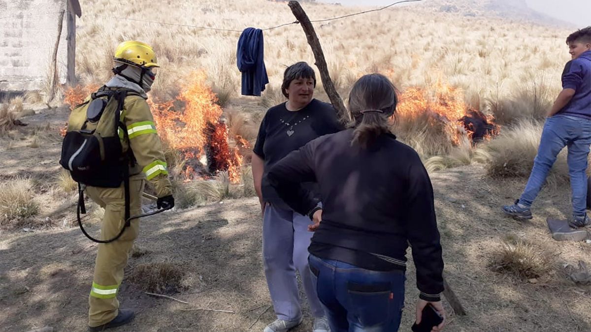 El fuego pudo mantenerse alejado de las viviendas.
