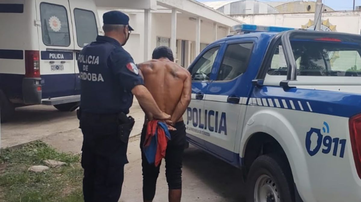 Dos detenidos en barrio Felipe Botta.