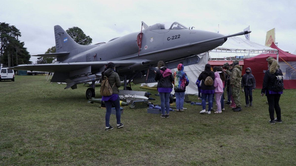 El histórico avión de la Fuerza Aérea se lleva todas las miradas.&nbsp;