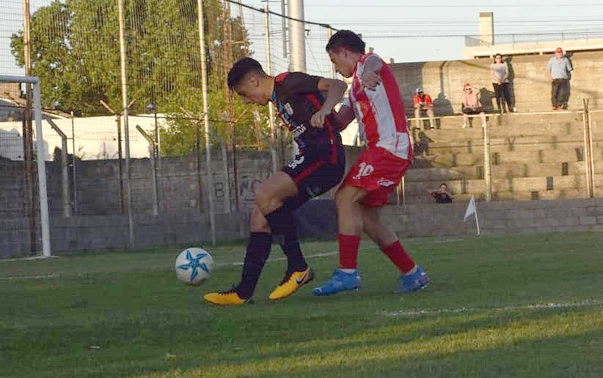 Universitario recompuso su imagen y goleó en Litín. Atlético Ticino cayó en casa con Sarmiento. 