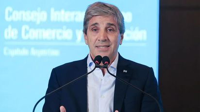 Caputo anunció que en octubre se mantuvo el superávit financiero