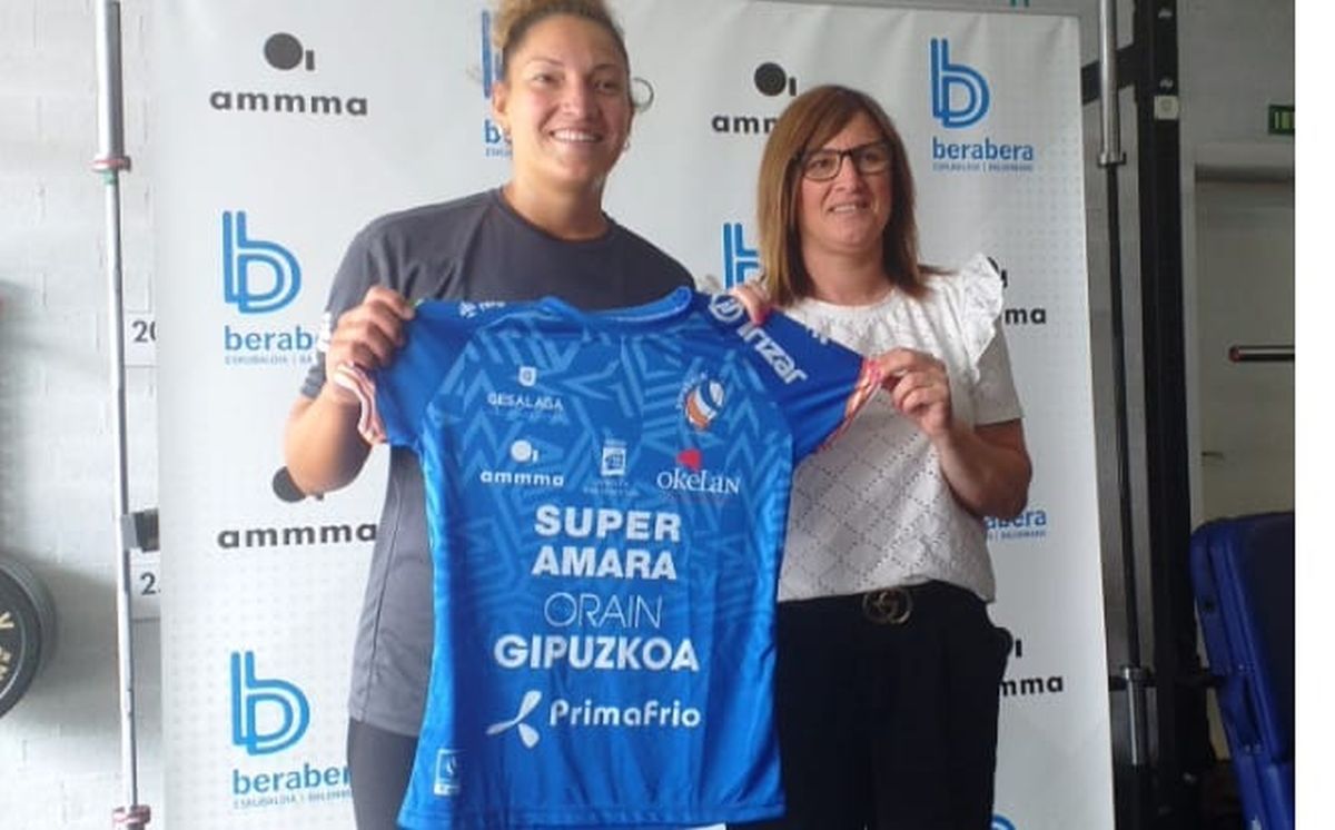 Handball: la villamariense Giuliana Gavilán ya lució su nueva camiseta en España