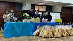 La comunidad educativa del Colegio Nacional volvió a movilizarse por su campaña Pan Solidario.