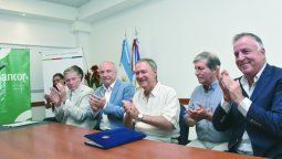 Schiaretti y Accastello presentaron el plan de provisión de gas a industrias