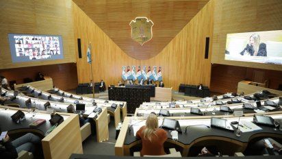 La Legislatura aprobó el proyecto para que la provincia pueda comprar vacunas