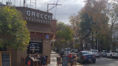 Bares y cafés insisten en trabajar a puertas adentro por los días de frío