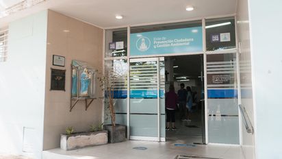 ¿Qué documentación se necesita para conducir en la ruta y ciudad?