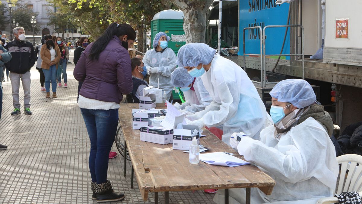 Los testeos están destinados a identificar y aislar personas infectadas.