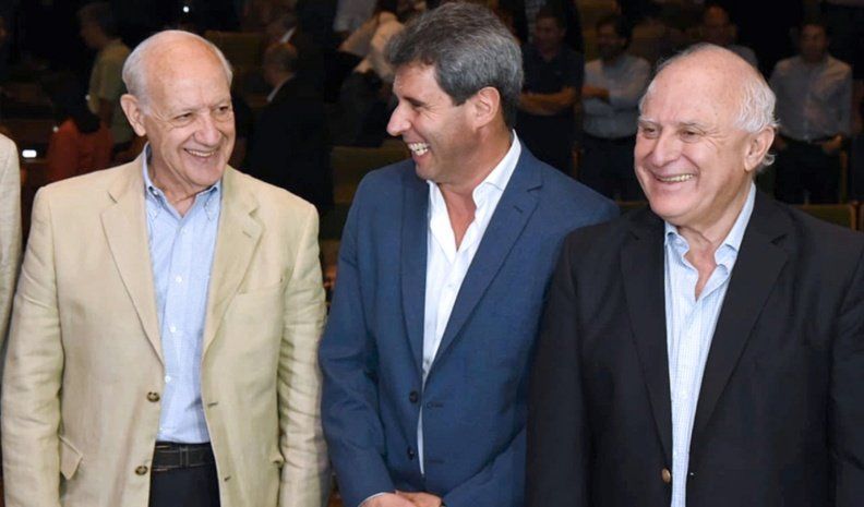 El gobernador sanjuanio Sergio Uñac junto a Roberto Lavagna y el socialista Miguel Lifschitz.