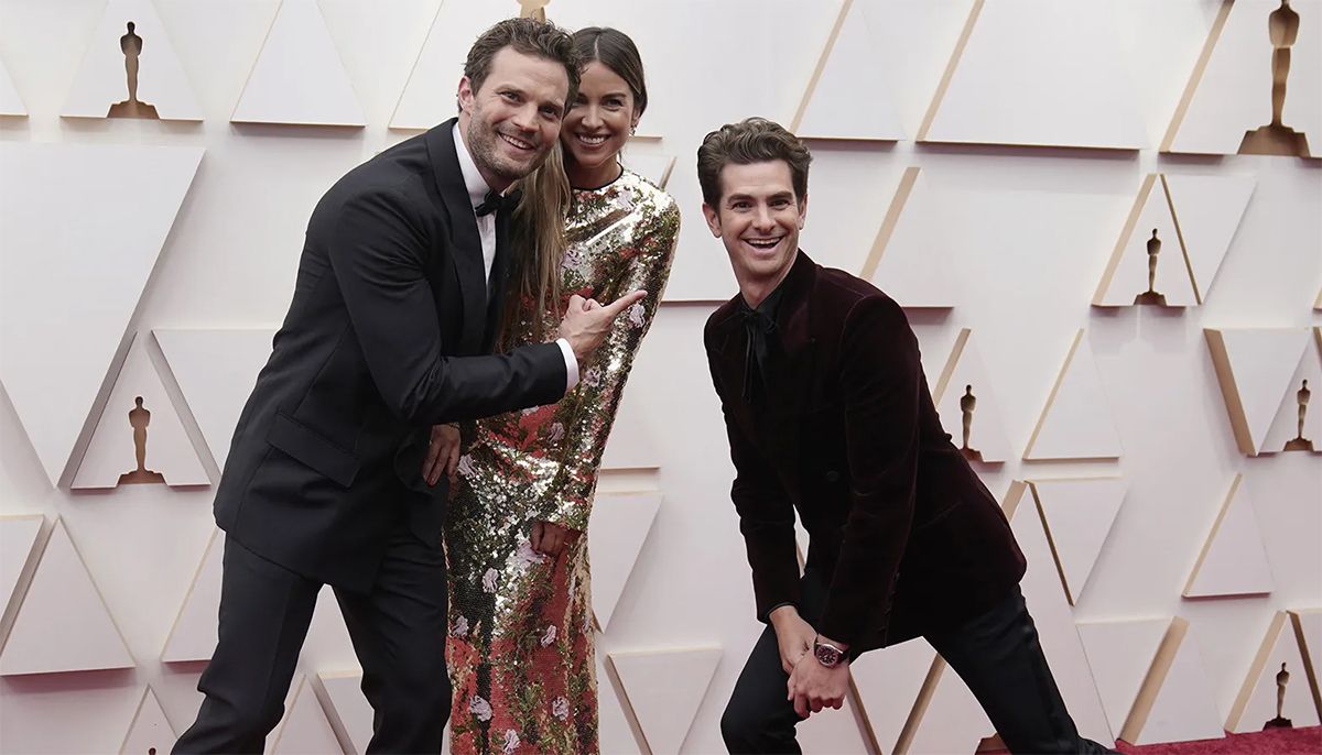 Jamie Dornan y Andrew Garfield animan la Red Carpet de los Oscars 2022