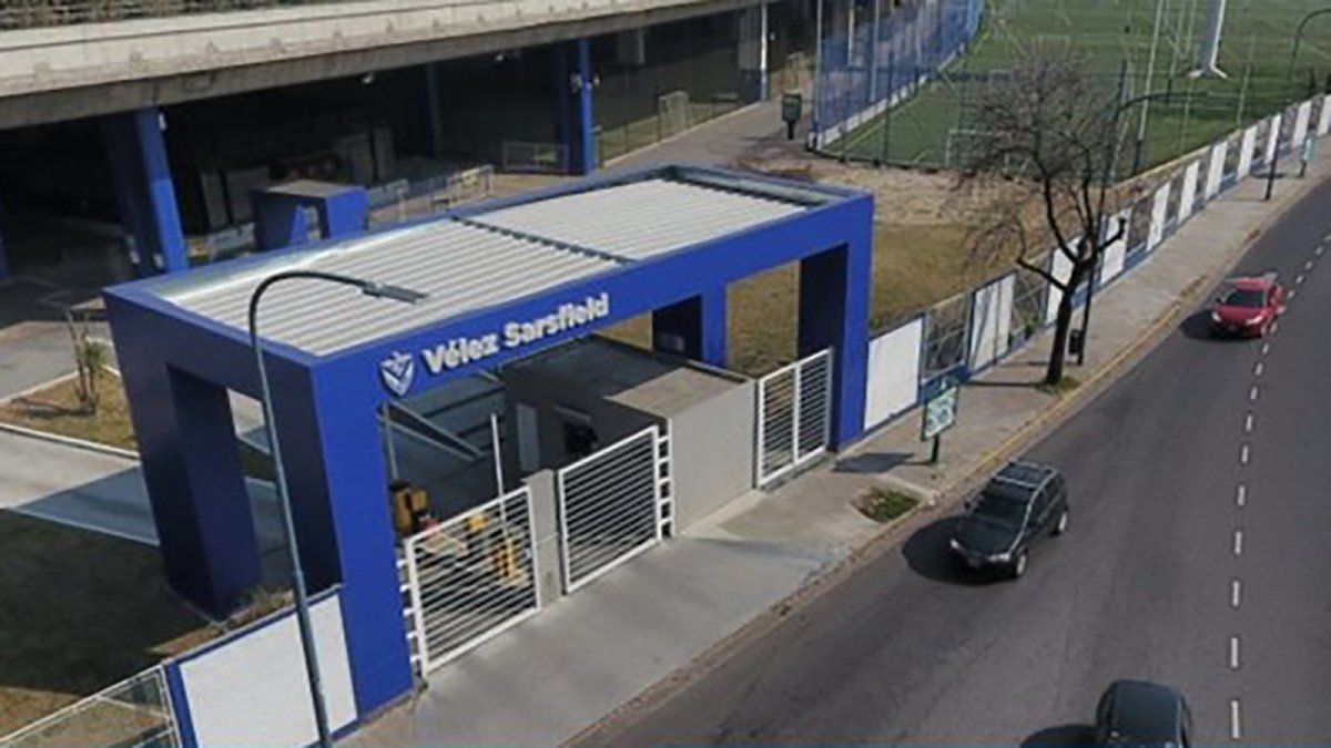 La policía allanó las instalaciones de Vélez