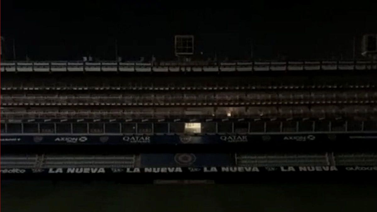 En La Bombonera encendieron las luces del Paco de Maradona.