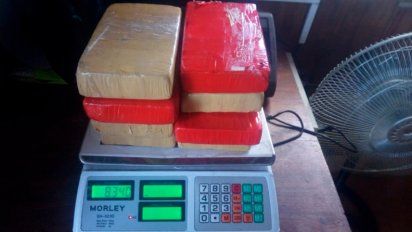 Detuvieron a un ex cónsul boliviano con 8 kilos de cocaína