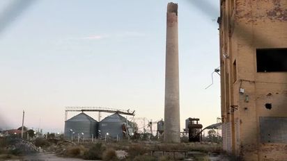 Vecinos, concejales y el empresario Passarini acuerdan limpiar la exaceitera