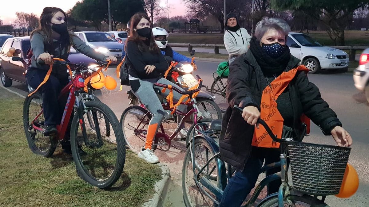 Una colorida movilización permitió visibilizar la problemática.