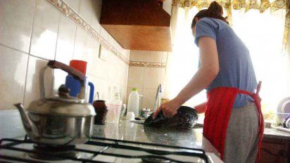 Unas 7 mil trabajadoras domésticas cobrarán un aumento del 13% en julio