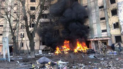 Bajo bombardeo, Kiev impone un nuevo toque de queda desde hoy hasta el miércoles