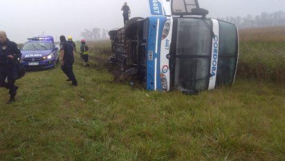 Volcó un colectivo entre Ausonia y Sanabria