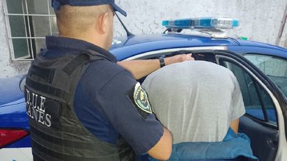 Quiso interceder para que no detuvieran  a su hermano, pero terminó tras las rejas