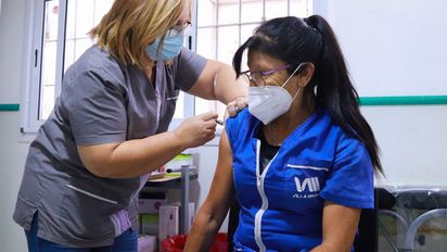 Con el personal sanitario, se puso en marcha la vacunación antigripal
