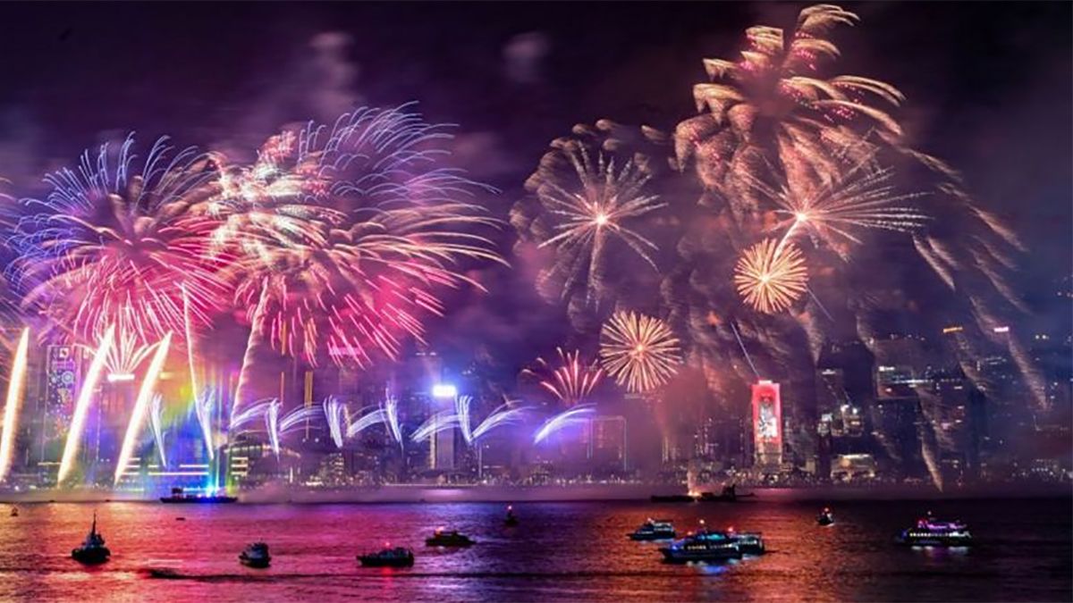 As El Mundo Recibi Este 2024   2024 01 01 P Fuegos Artificiales Hk China Getty Images Bbcjpg 