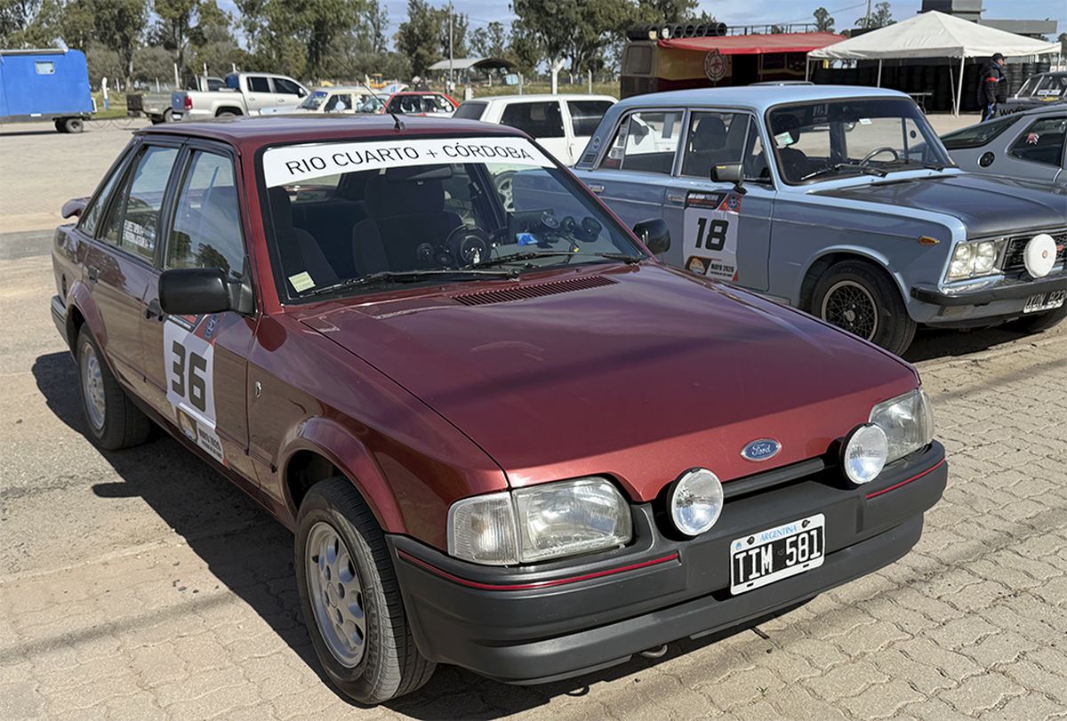 El binomio Francisco Figueroa-Florencia López Tapia, único representante riocuartense en el Gran Premio de la Montaña Historico en la largada