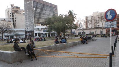 Con el buen tiempo, hubo reuniones de amigos en plazas y parques