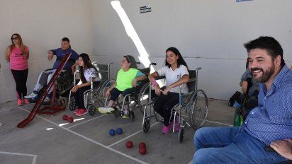 Chicos con discapacidad comparten una jornada deportiva en Centro 11