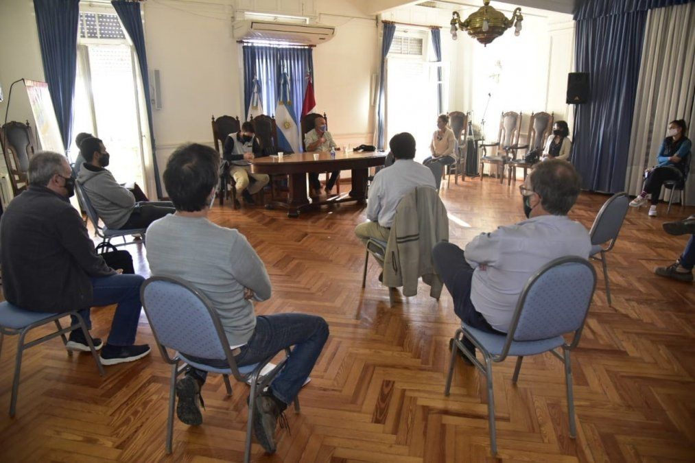 Miembros de la Secretaría de Obras y Servicios Públicos de Villa María e integrantes del Colegio de Ingenieros Civiles se reunieron en el Palacio Municipal.