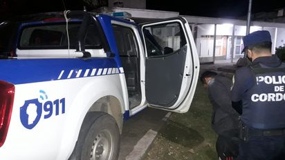 La Policía lo vio manipulando las puertas de varios vehículos y terminó aprehendido