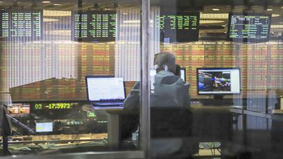 Por la incertidumbre, el dólar superó los 1.400 pesos y subió el riesgo país
