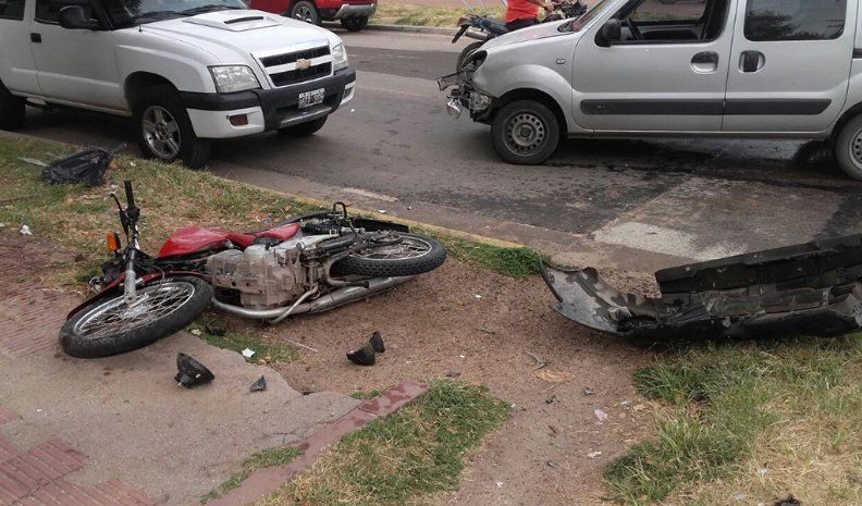 El motociclista accidentado llevaba un revólver.
