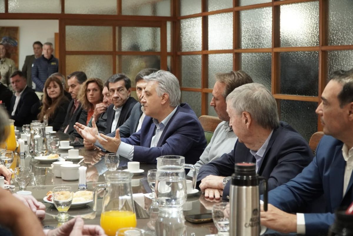 Los gobernadores ya se encuentran en la Sociedad Rural de Río Cuarto