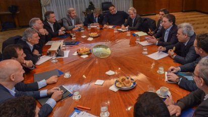 Dujovne pidió al equipo económico acelerar la reducción del déficit fiscal