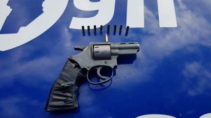 Lo detienen por disparos de arma y amenazas en el oeste de la ciudad