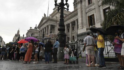 El velorio de Menem volvió a abrir sus puertas al público esta mañana