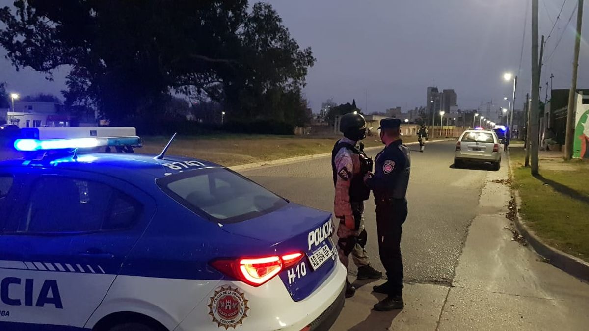 La Policía cortó el tránsito en la zona donde la FPA allanaba.
