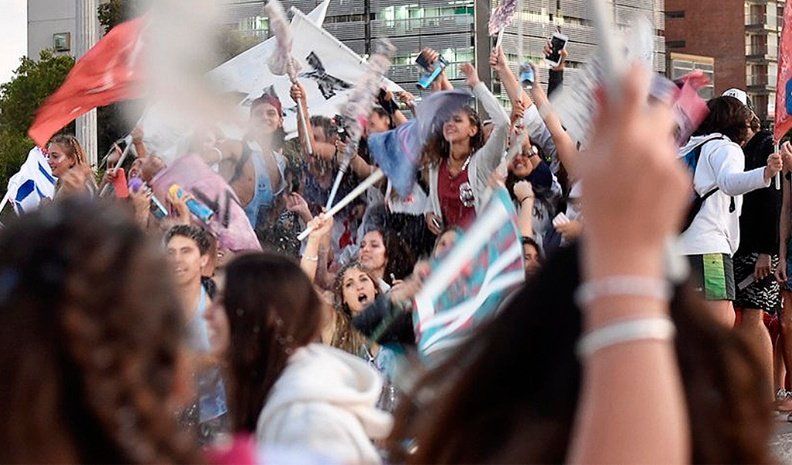 Los estudiantes que inician el último año del secundario son los protagonistas de estos festejos.